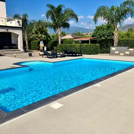 Villa Paradisea With Pool Calatabiano